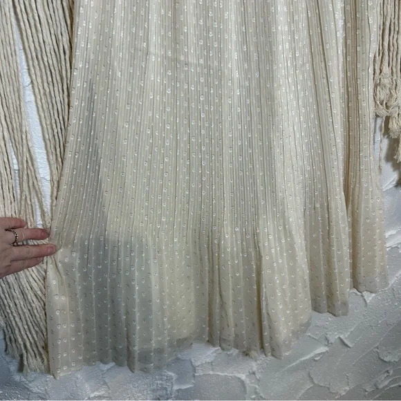 Lulus Ivory Pleated Swiss Dot Midi Skirt Women’s size Small - Picture 10 of 15